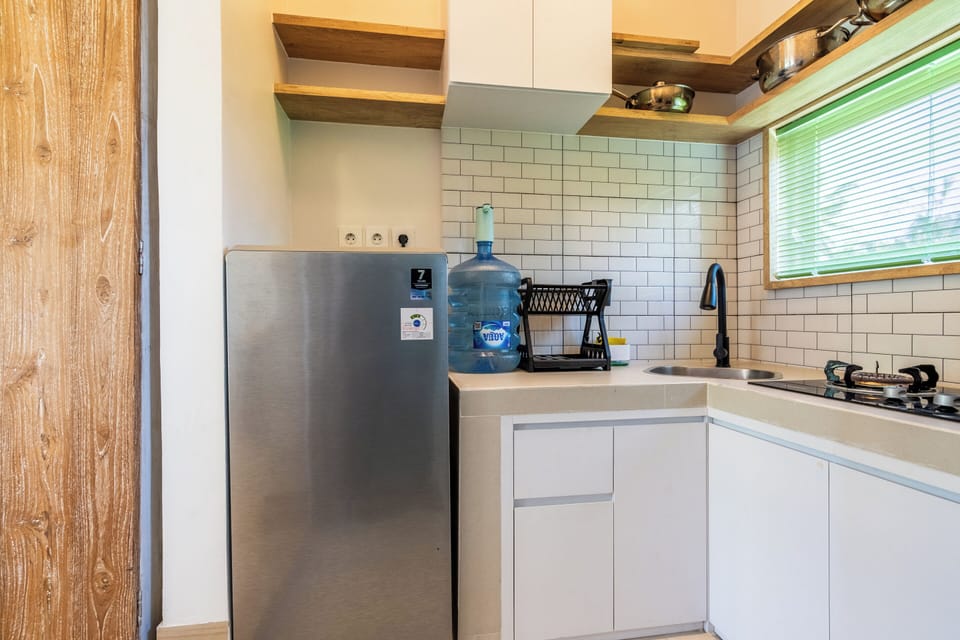 Apartment, 1 Queen Bed, Kitchen | Private kitchen | Fridge, stovetop, cookware/dishes/utensils