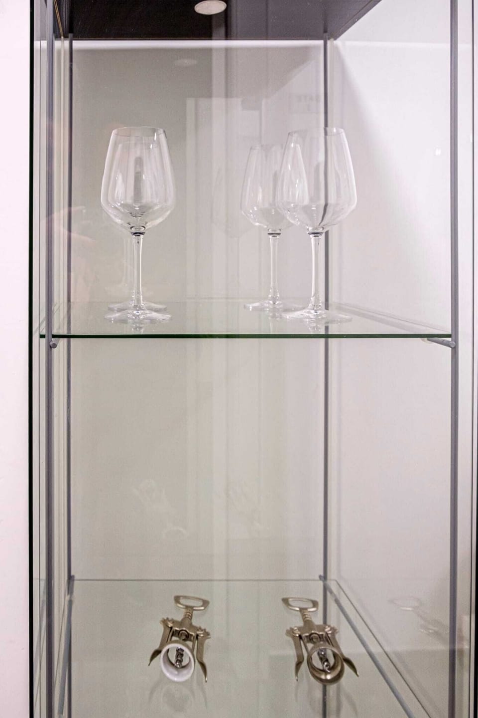 Desk, soundproofing, free WiFi