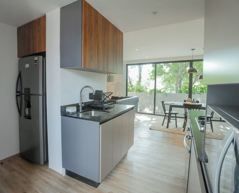Comfort Apartment, 2 Bedrooms, Balcony | Private kitchen | Electric kettle, toaster