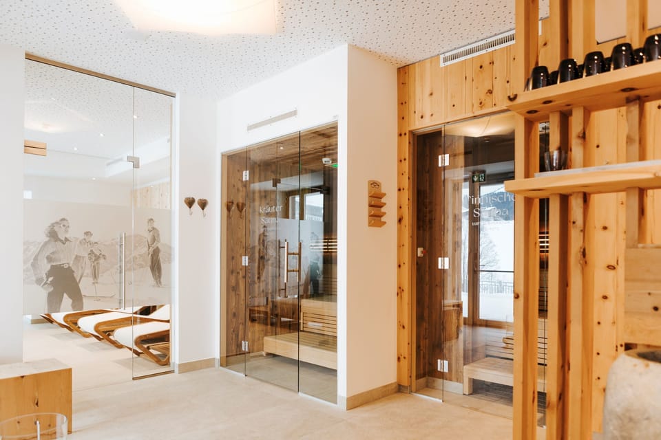 Sauna, steam room