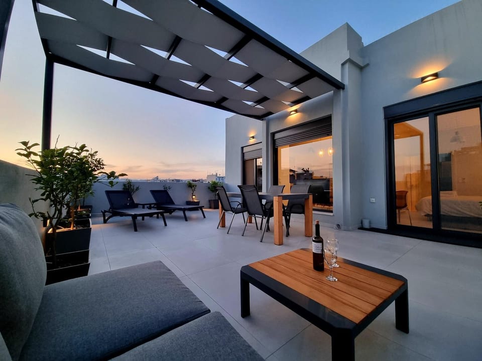 Penthouse Suite. Park View | Terrace/patio