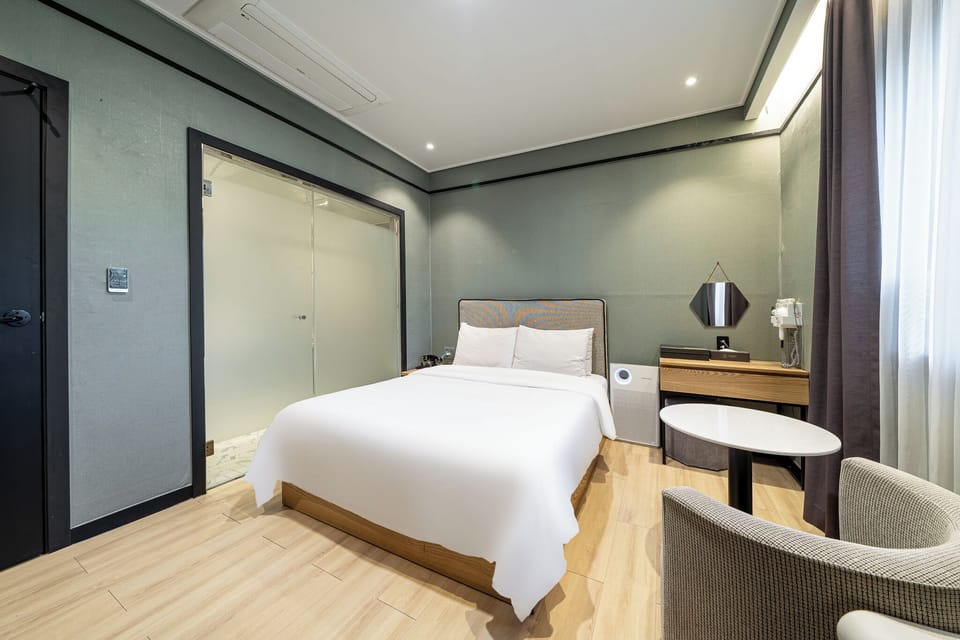 Deluxe Double Room, Park View | Free WiFi