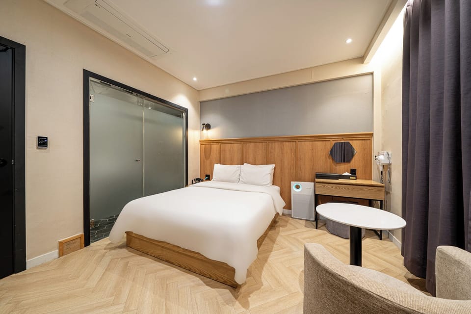 Luxury Double Room | Free WiFi