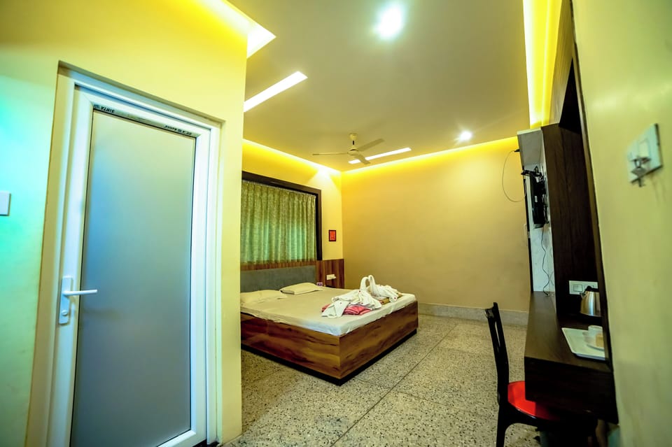 Premium Double Room | Desk, WiFi (free)