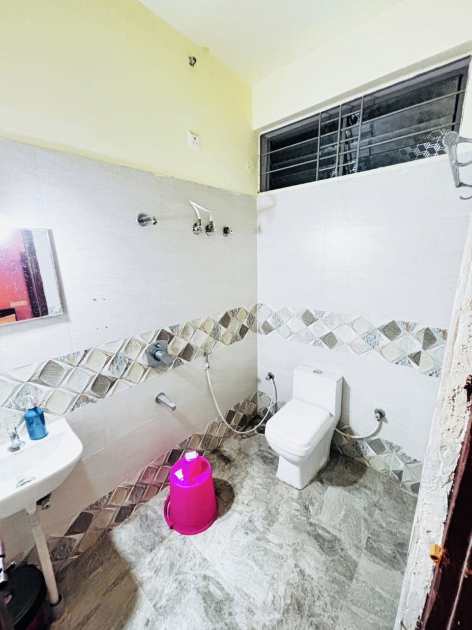 Standard Room | Bathroom | Shower, towels