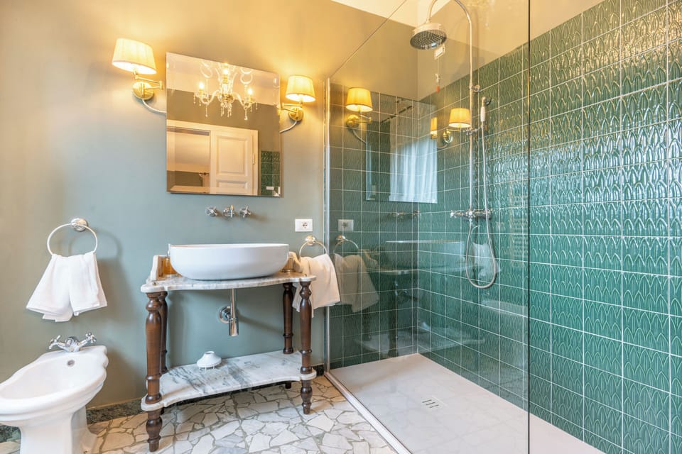 Superior Double or Twin Room, Mountain View | Bathroom | Shower, hair dryer, soap, shampoo