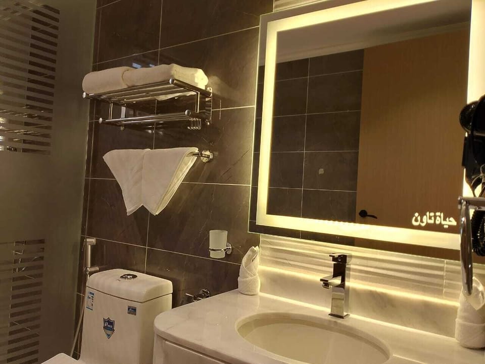 Standard Single Room | In-room safe, desk, blackout drapes, soundproofing