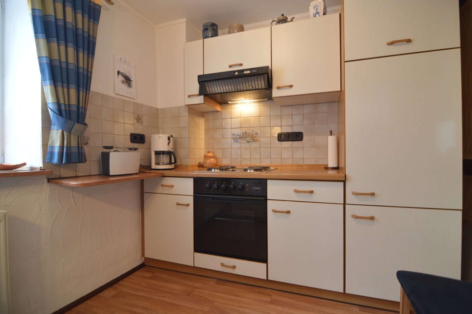 Fridge, microwave, oven, coffee/tea maker