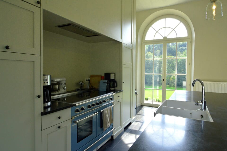 Classic House, 6 Bedrooms | Private kitchen | Fridge, microwave, oven, dishwasher