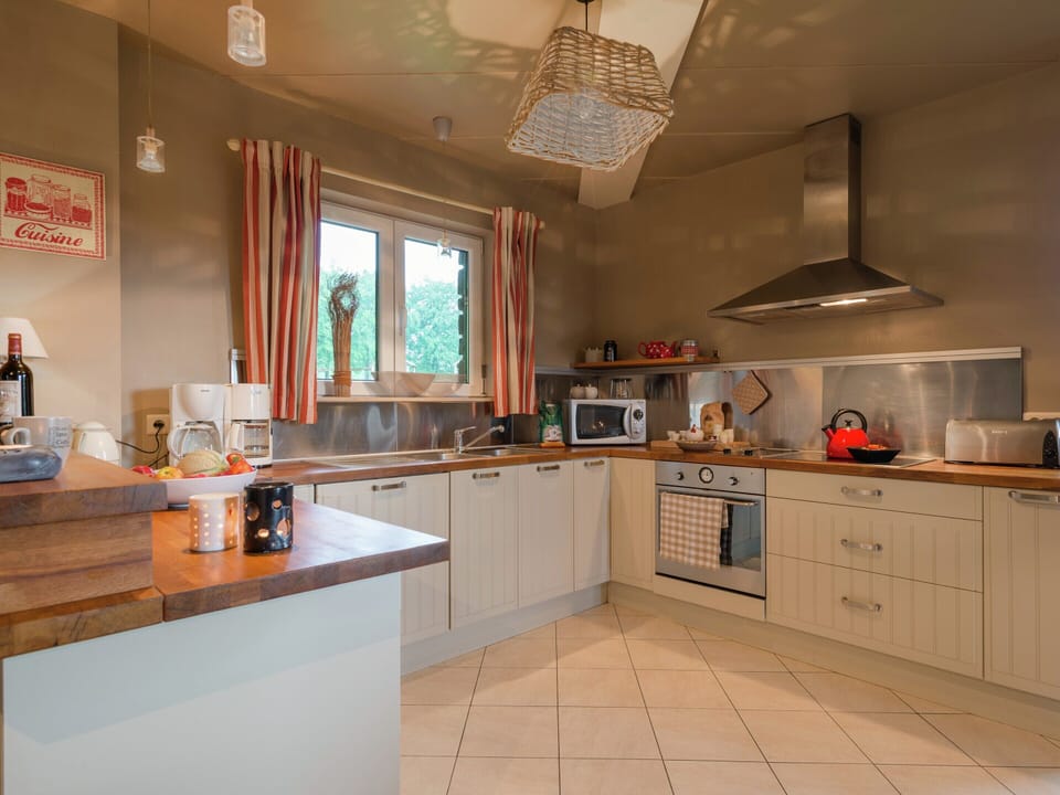 Classic House, Multiple Bedrooms | Private kitchen | Microwave, oven, dishwasher, coffee/tea maker