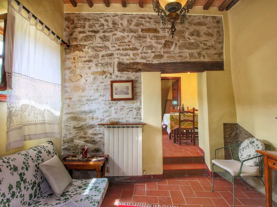 Classic House, 2 Bedrooms | Living room | Fireplace