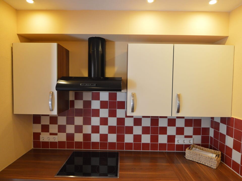 Fridge, microwave, oven, coffee/tea maker