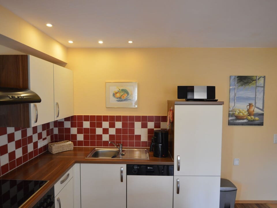 Fridge, microwave, oven, coffee/tea maker