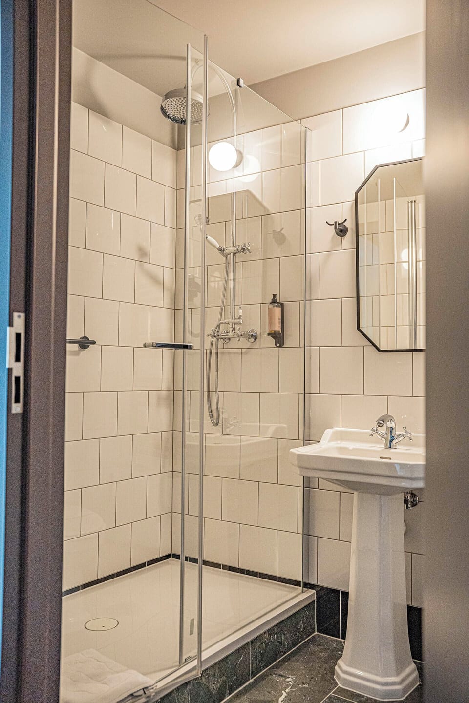 Comfort Twin Room, 2 Twin Beds | Bathroom | Shower, slippers, towels, soap