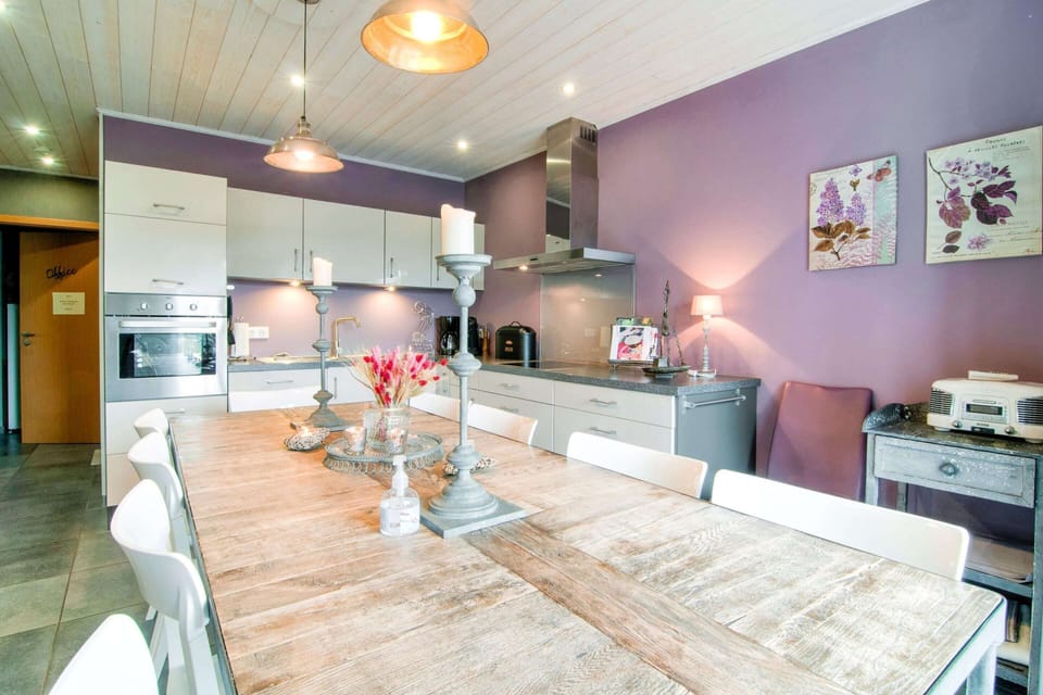 Classic House, 5 Bedrooms | Private kitchen | Fridge, microwave, oven, dishwasher