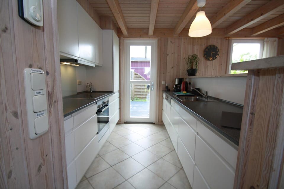 Classic House, 4 Bedrooms | Private kitchen | Fridge, microwave, oven, dishwasher