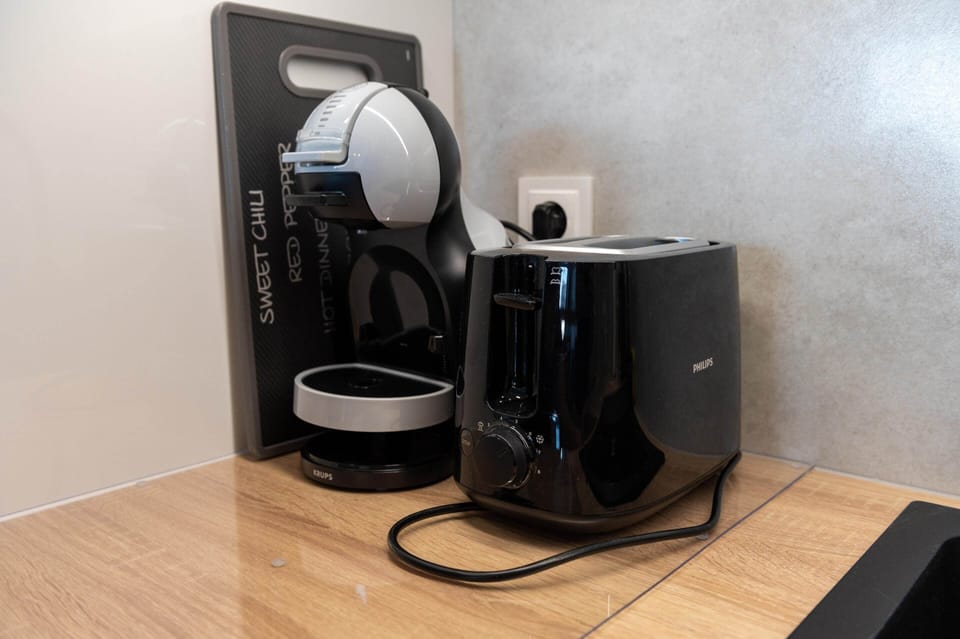 Fridge, microwave, dishwasher, coffee/tea maker