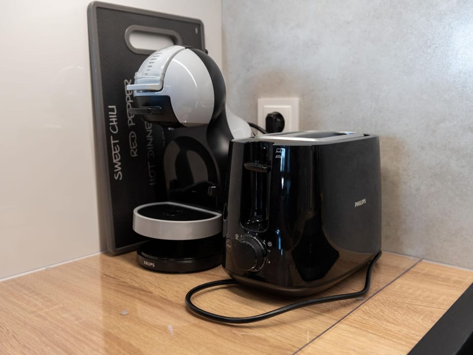 Fridge, microwave, dishwasher, coffee/tea maker