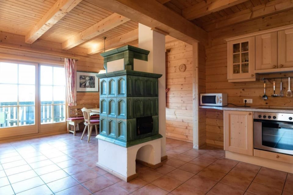 Classic House, 4 Bedrooms | Private kitchen | Fridge, microwave, oven, stovetop
