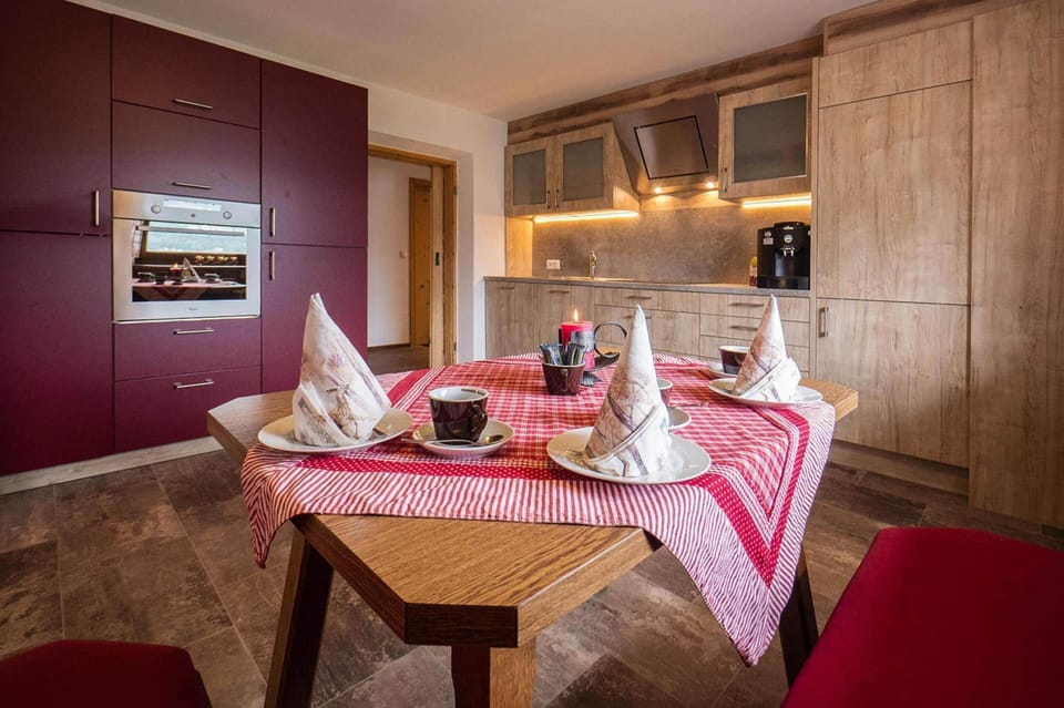Fridge, oven, dishwasher, coffee/tea maker