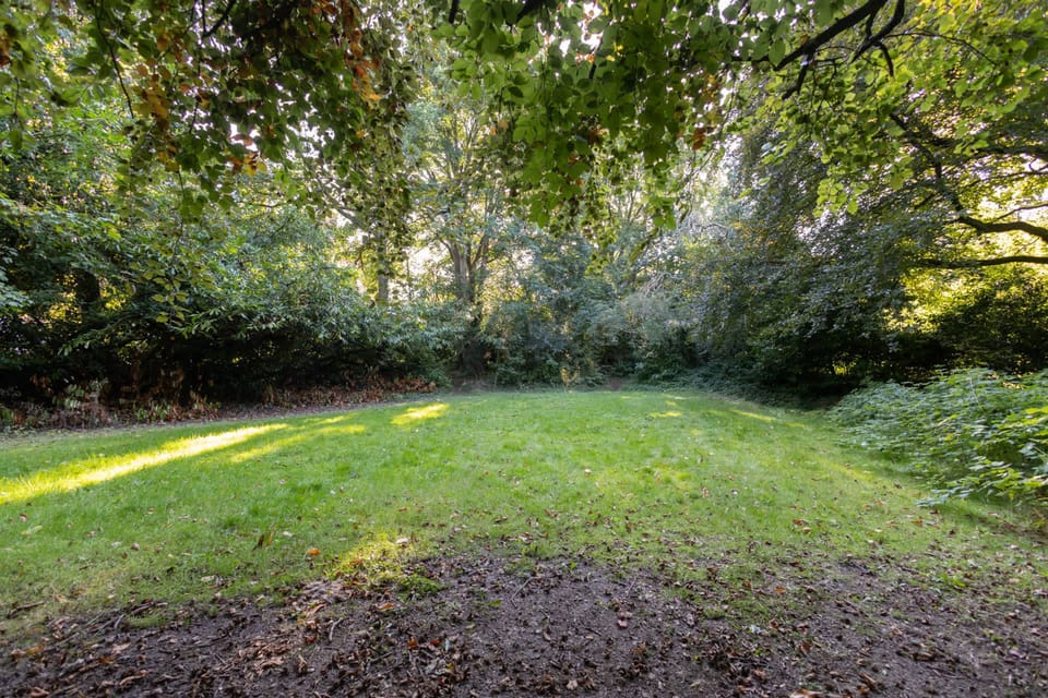 House | 6 bedrooms, desk