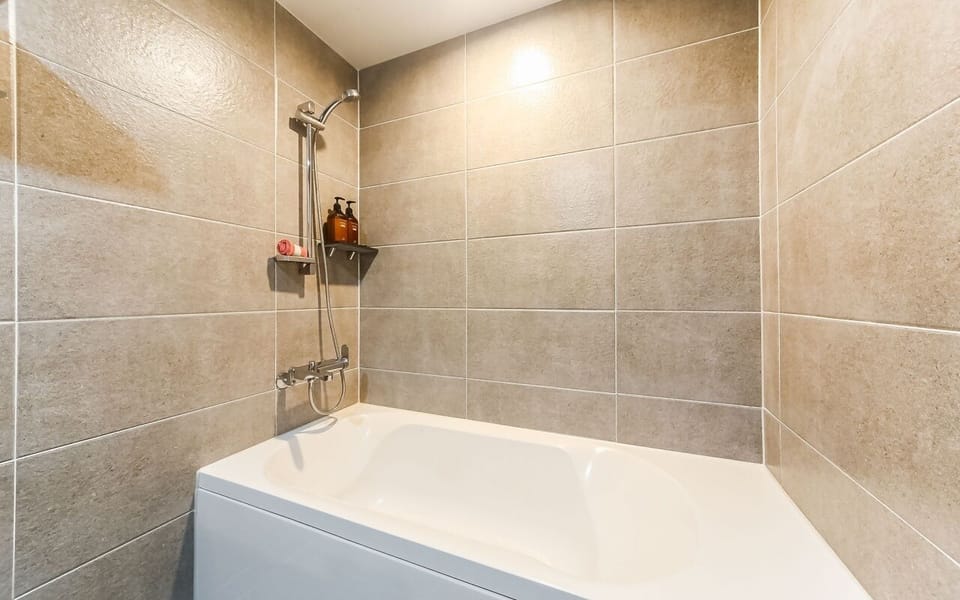 Standard Twin Room | Bathroom | Hair dryer, bathrobes, heated floors, towels