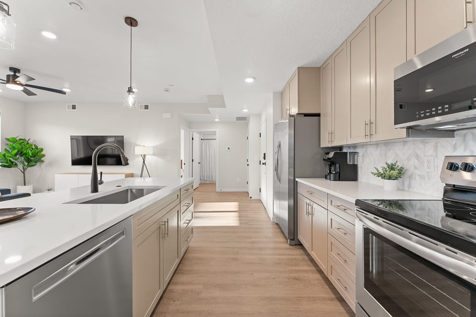 Condo, 2 Bedrooms | Private kitchen | Fridge, oven, coffee/tea maker, toaster