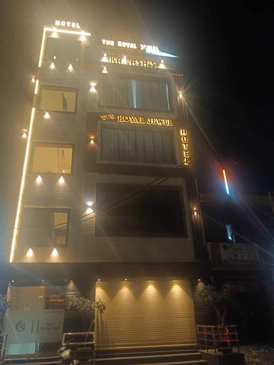 Deluxe Double Room, City View | Desk, soundproofing, free WiFi