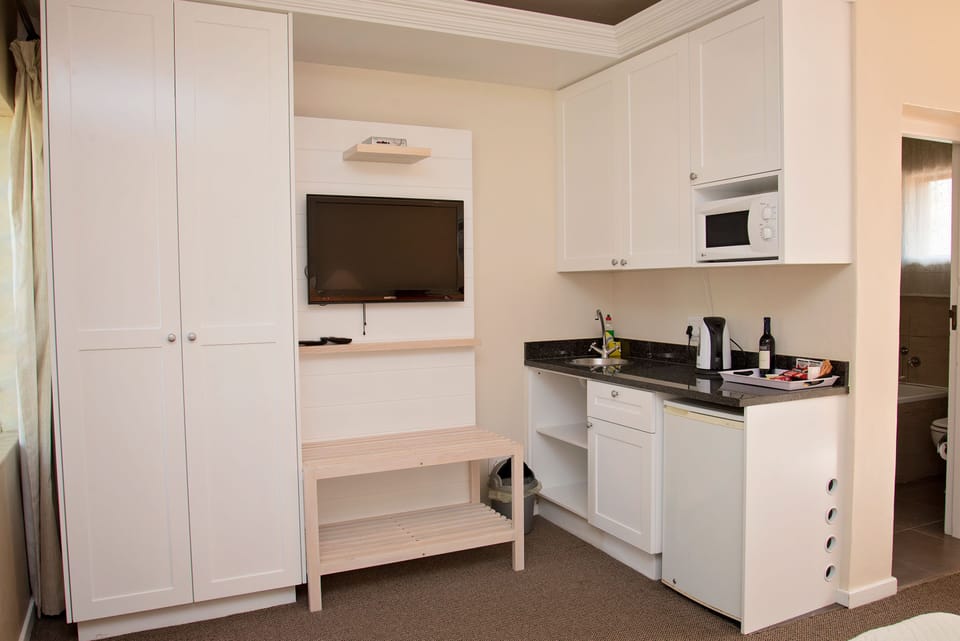 Fridge, microwave, coffee/tea maker, electric kettle