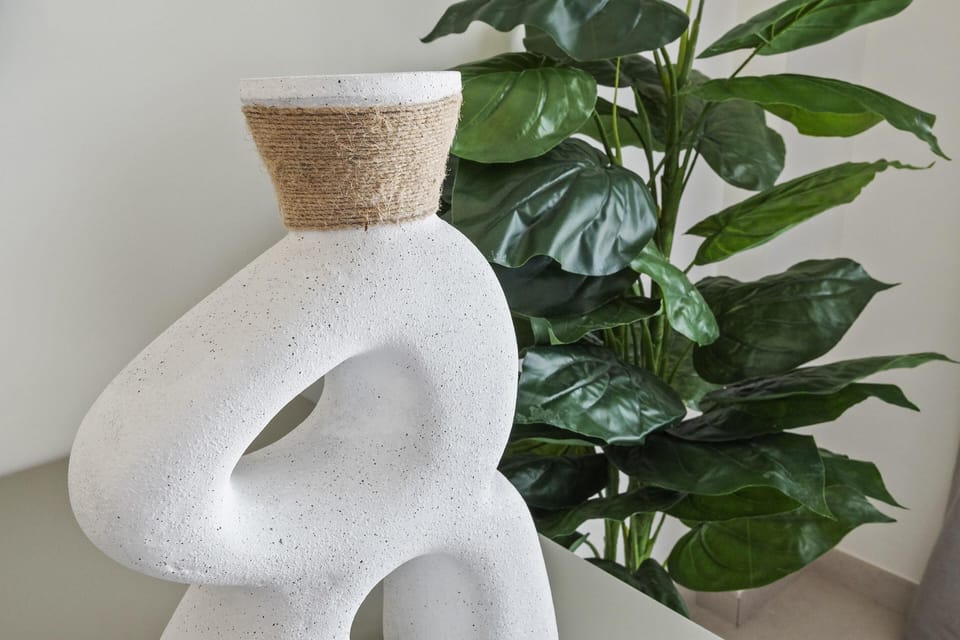 Elite Apartment | Egyptian cotton sheets, premium bedding, memory foam beds, in-room safe