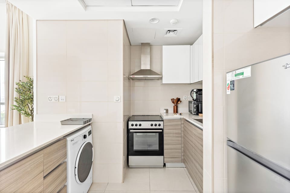 Gallery Studio | Private kitchen | Full-size fridge, microwave, oven, stovetop