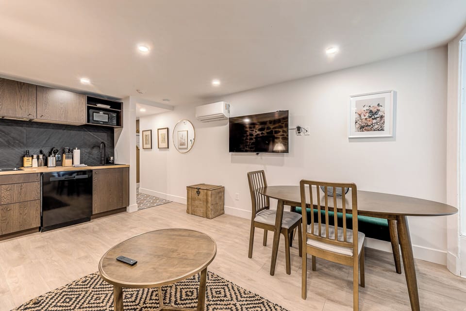 Deluxe Apartment, Patio | In-room dining