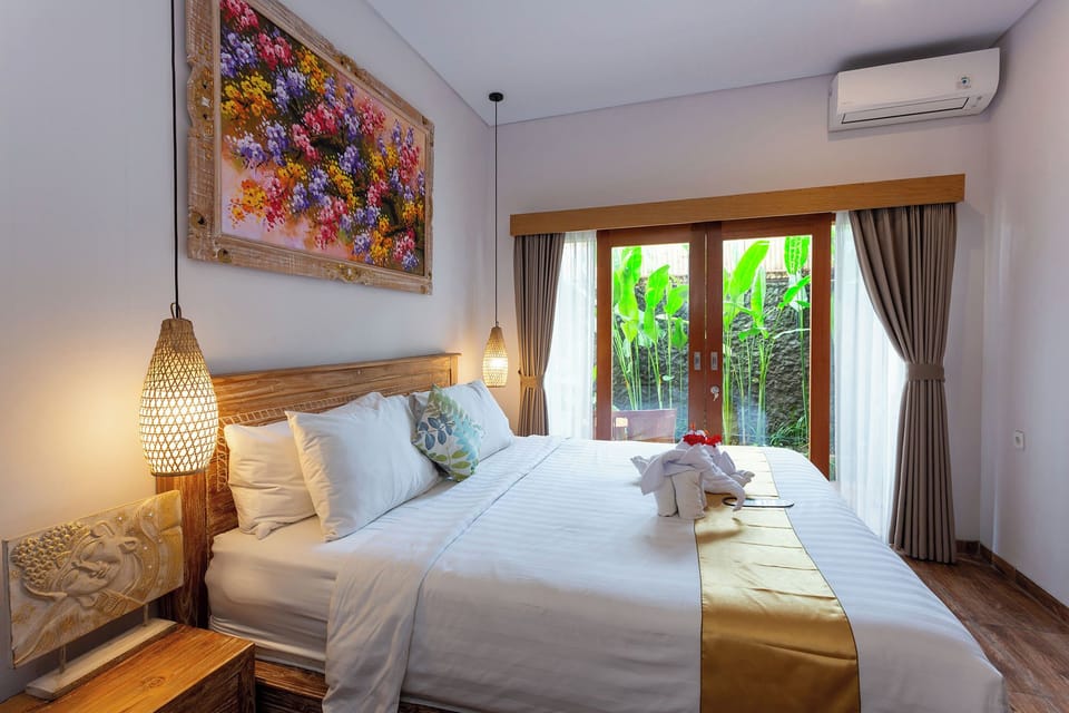 Superior Double Room | Minibar, in-room safe, desk, laptop workspace