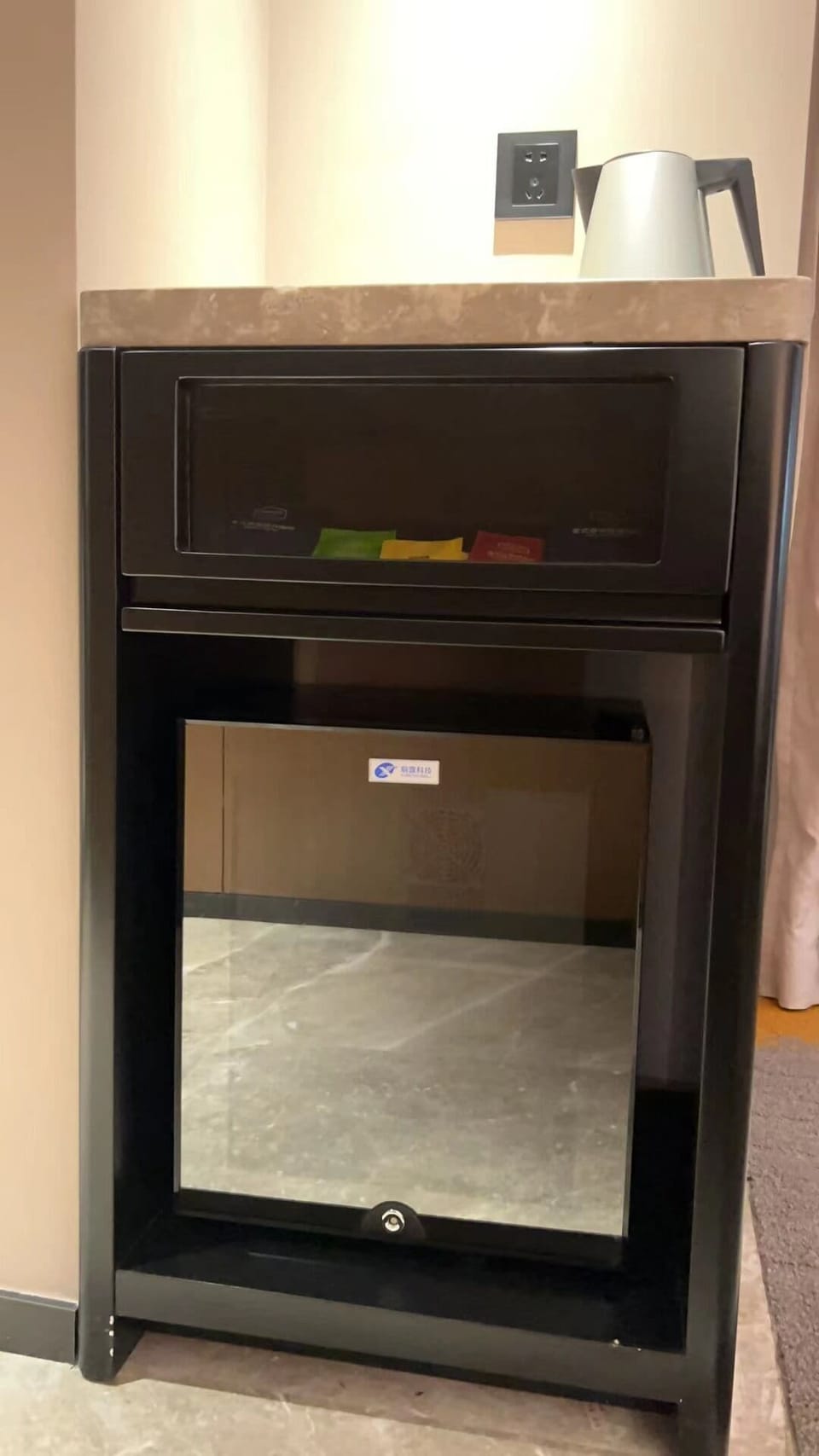 Mini-refrigerator