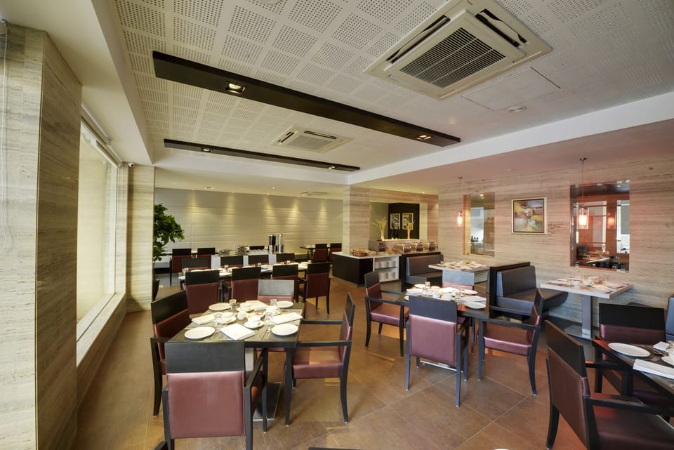 2 restaurants; breakfast, lunch, and dinner served