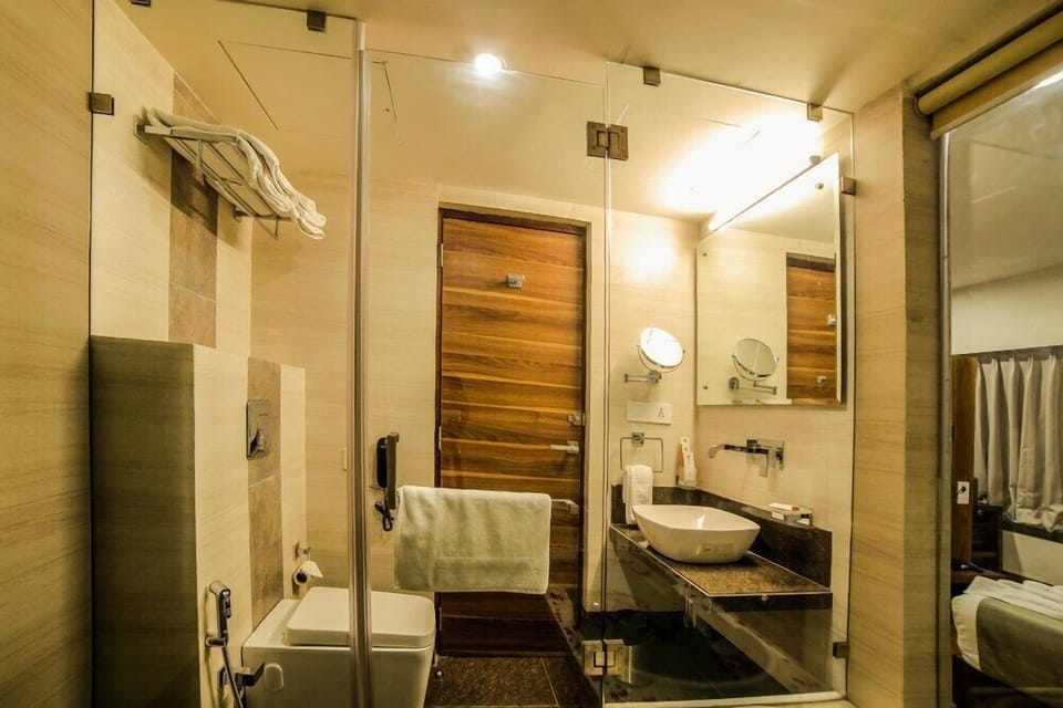 Shower, free toiletries, hair dryer