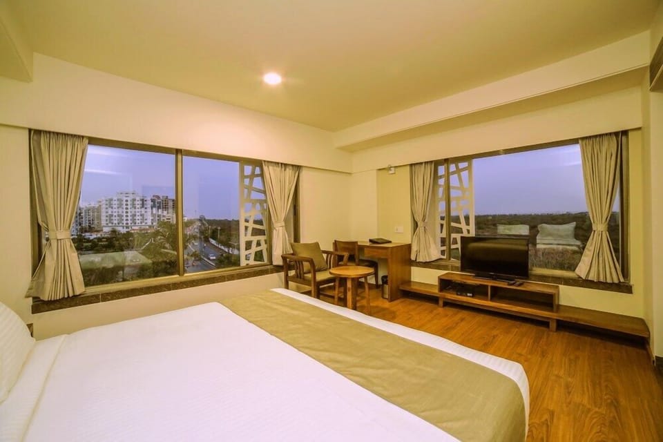 Premier Double or Twin Room, 1 Bedroom, Non Smoking, City View | Premium bedding, minibar, in-room safe, iron/ironing board