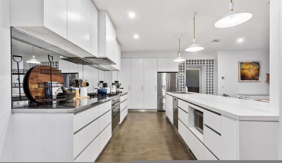 House | 6 bedrooms, high-speed internet