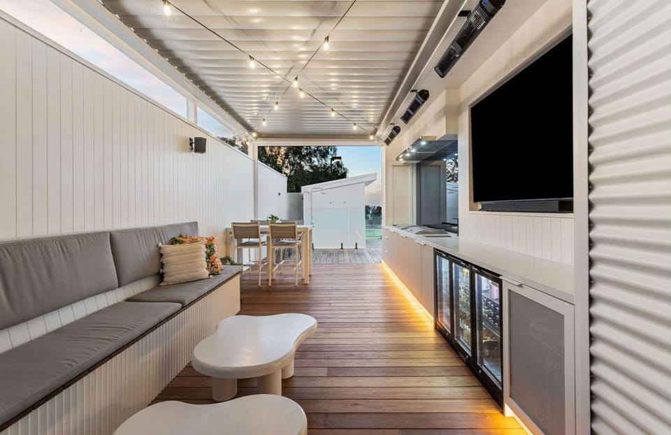 House | 6 bedrooms, high-speed internet