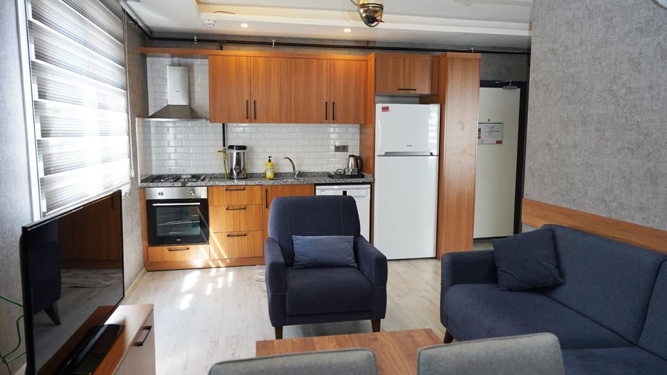 1 bedroom, premium bedding, desk, laptop workspace