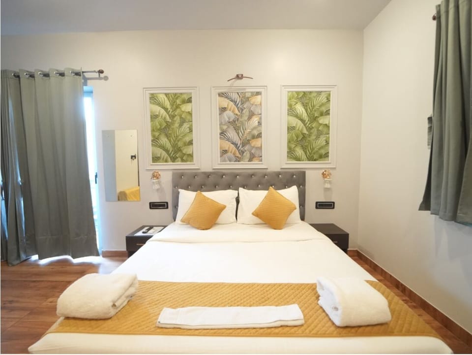Comfort Room, Balcony | Individually decorated, individually furnished, laptop workspace
