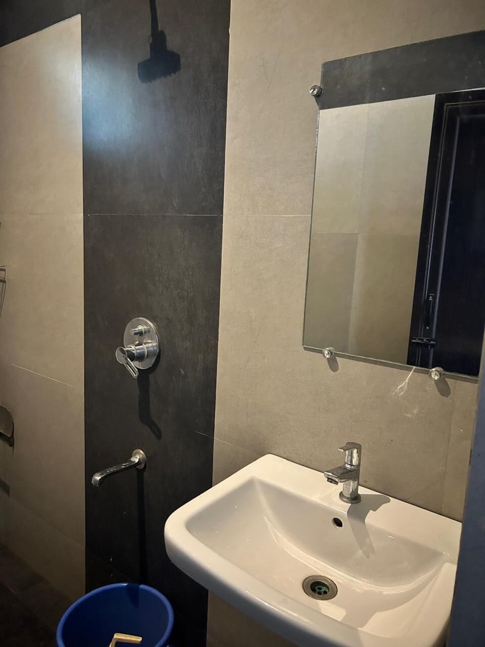 Family Studio Suite, 2 Bedrooms, Kitchen, Ocean View | Bathroom | Free toiletries, towels, soap, shampoo