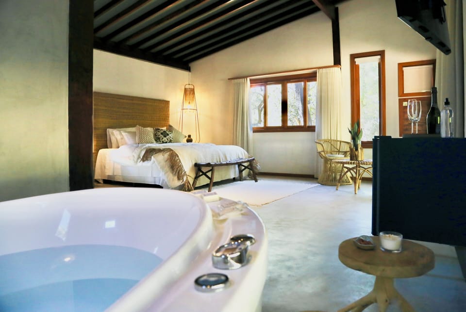 Deluxe Cabin, Balcony | Soundproofing, free WiFi, bed sheets
