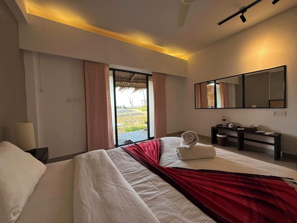 Deluxe Villa, Sea View | 1 bedroom, in-room safe, desk