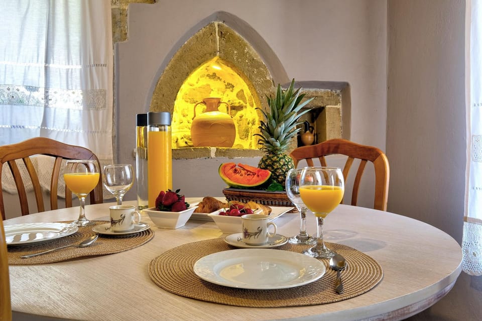 House | 2 bedrooms, desk