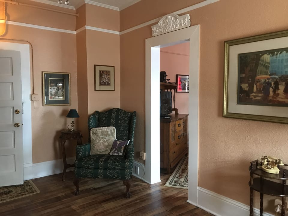 Diamond Suite, 1 Queen Bed (Second floor) | Living room | TV