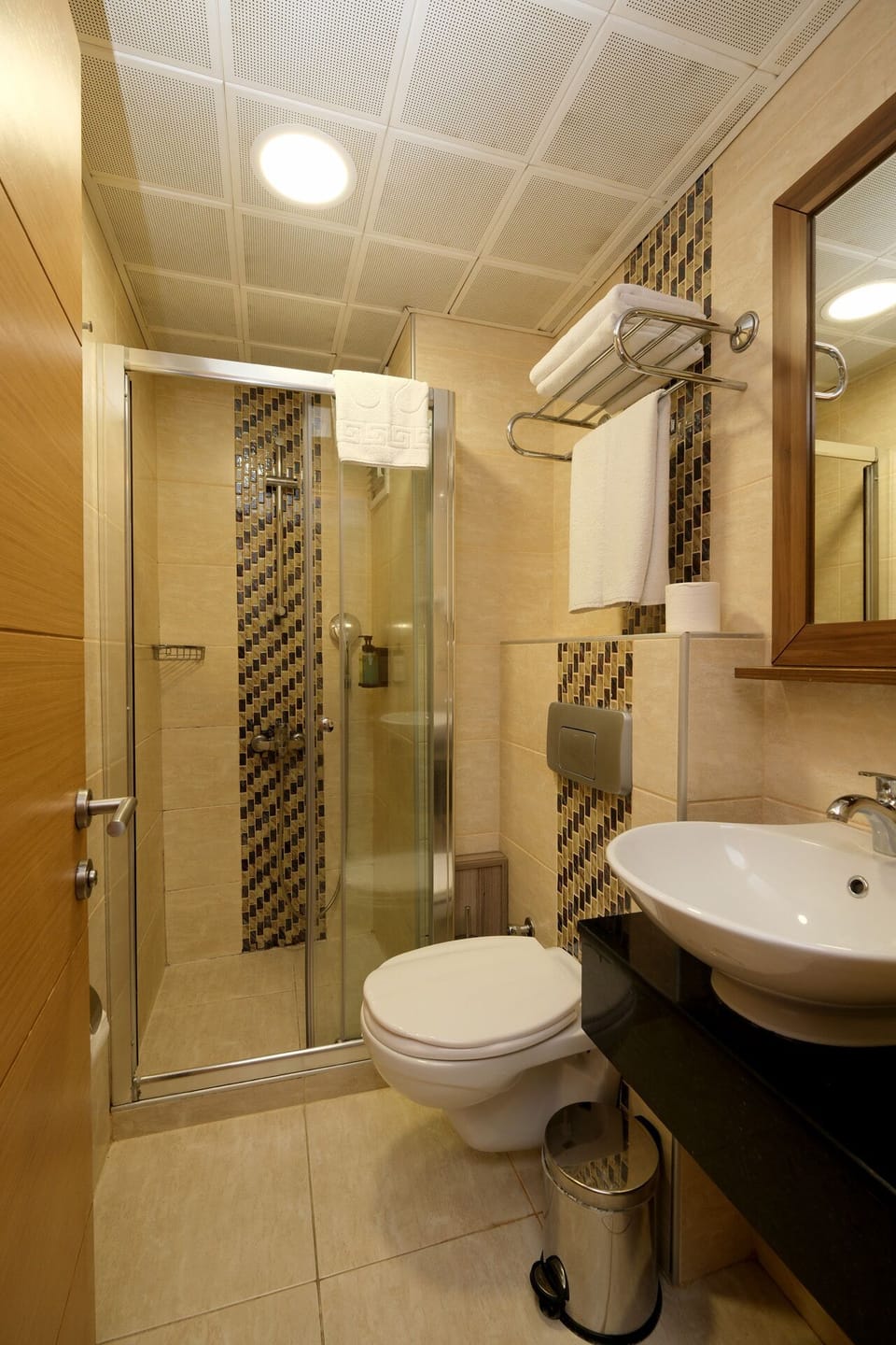 Standard Double Room, 1 Double Bed | Bathroom | Shower, free toiletries, hair dryer, towels