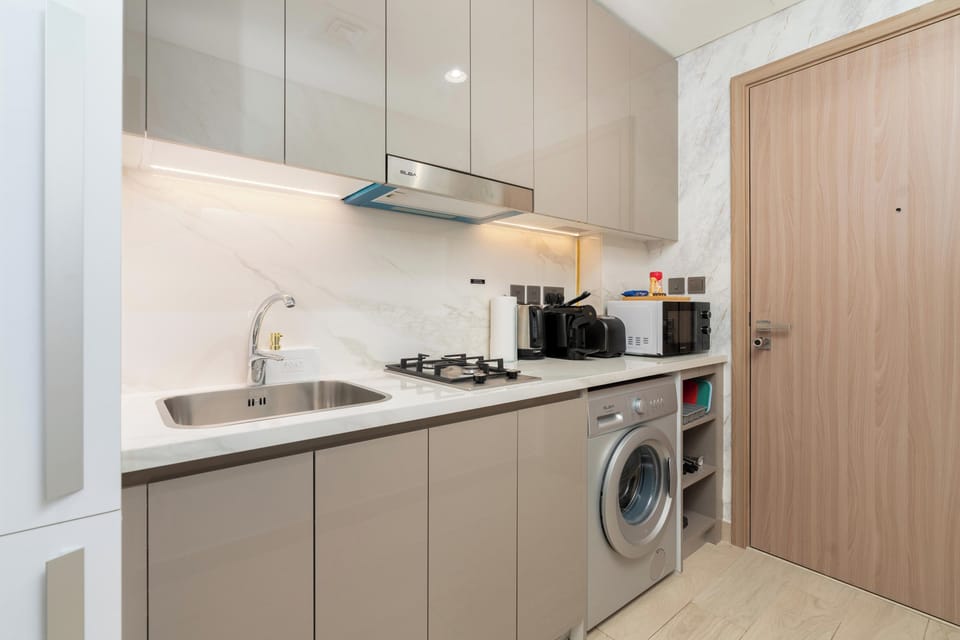Design Studio, 1 King Bed, Kitchenette, City View | Private kitchen | Coffee/tea maker, electric kettle