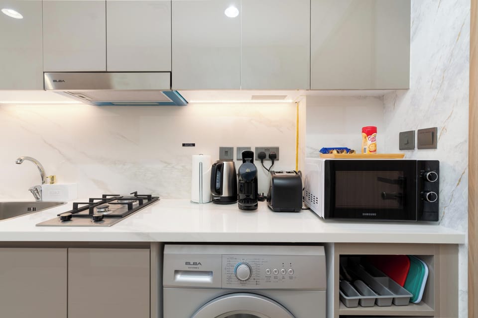 Design Studio, 1 King Bed, Kitchenette, City View | Private kitchen | Coffee/tea maker, electric kettle