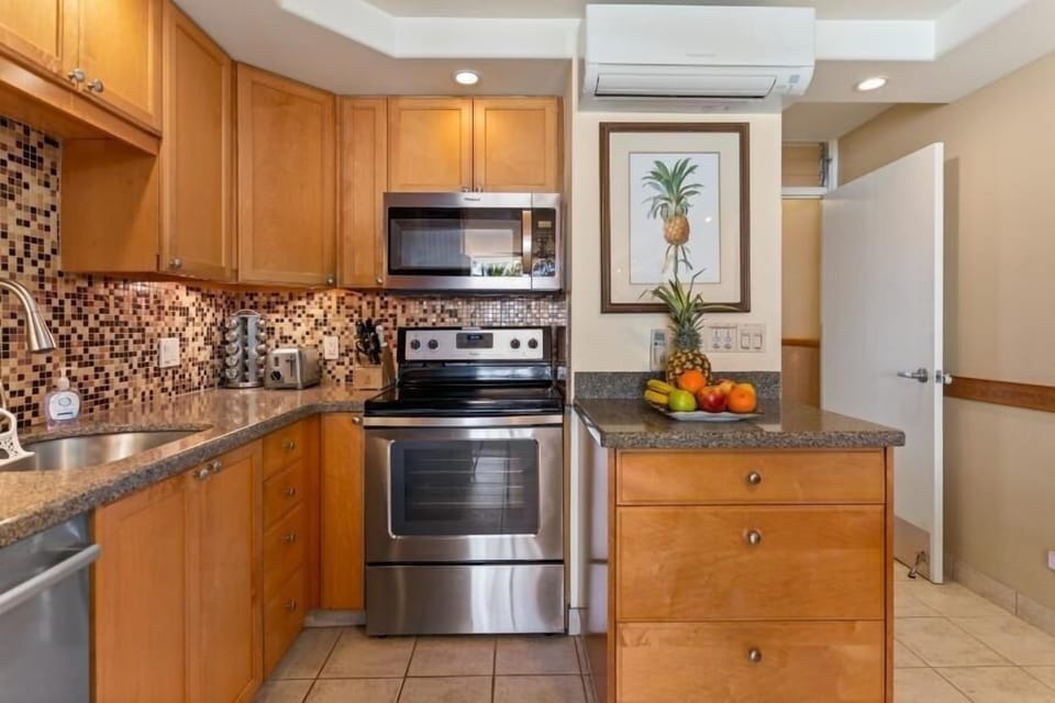 Condo, 2 Bedrooms | Private kitchen